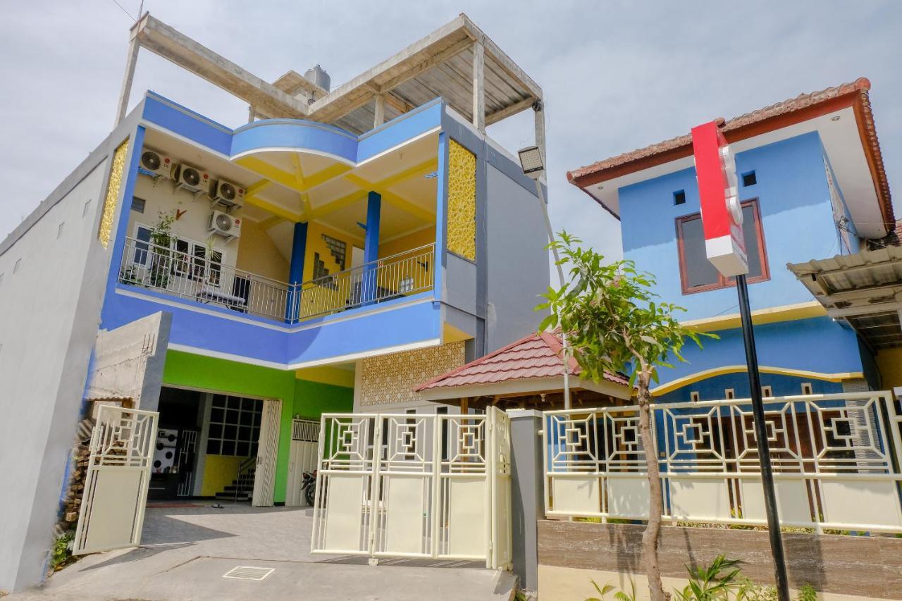 Oyo 1979 Alif Family Residence Malang Exterior photo