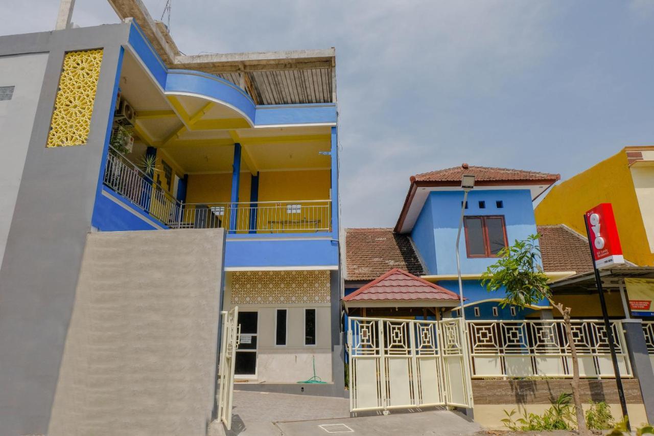 Oyo 1979 Alif Family Residence Malang Exterior photo